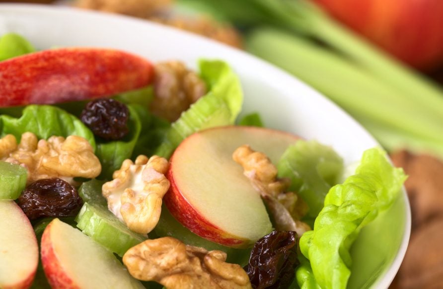 Salad with apples and walnuts