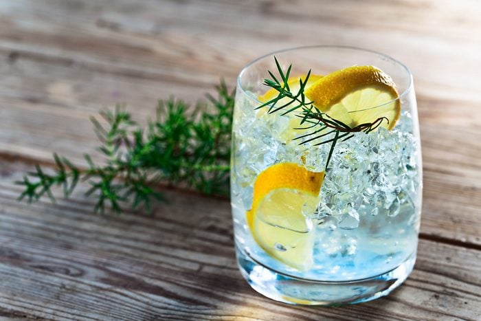 Gin cocktail with lemon and juniper