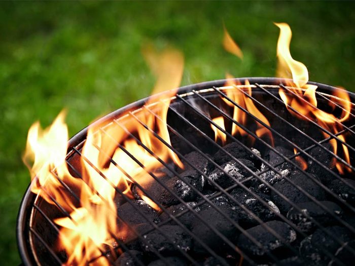 Charcoal grill for barbecue