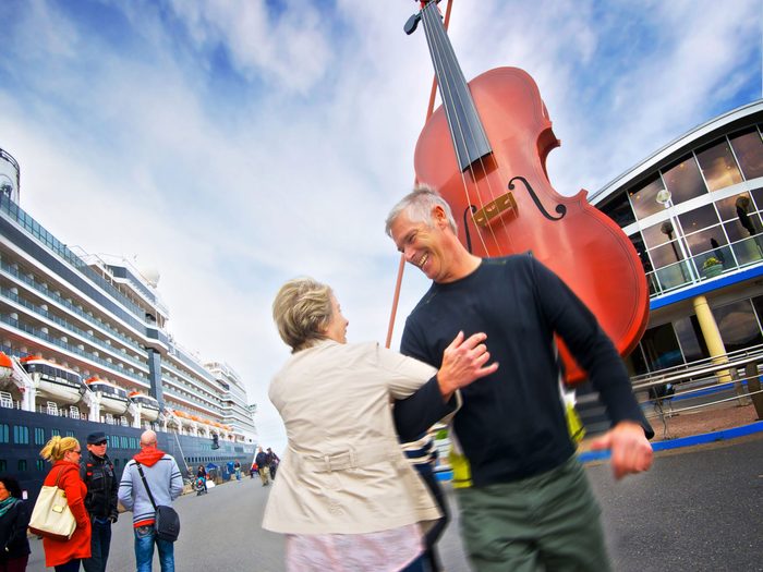 Large fiddle behind couple