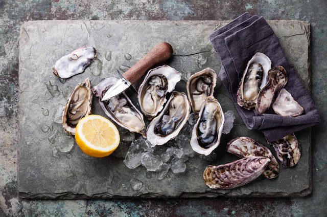 Oysters on cutting board