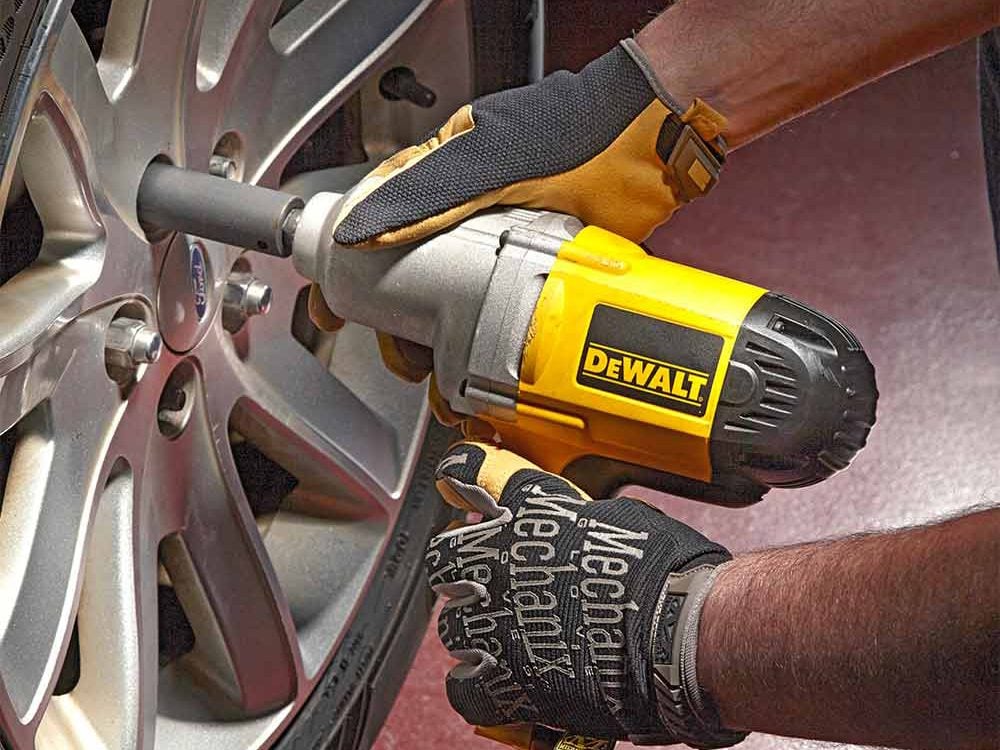 Fast Tire Changes with an Electric Impact Wrench