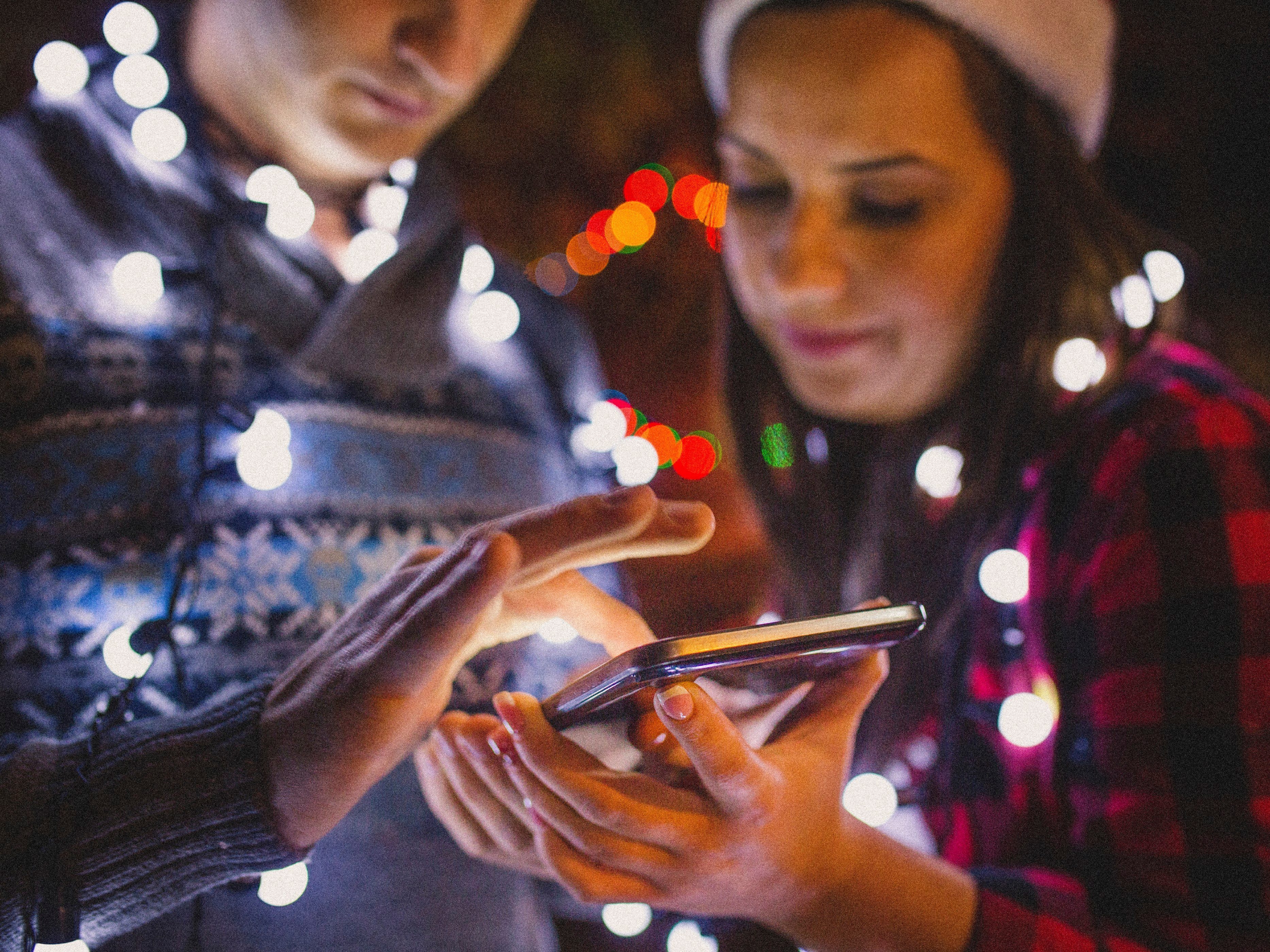 Smartphone Apps that Can Save You Money This Holiday