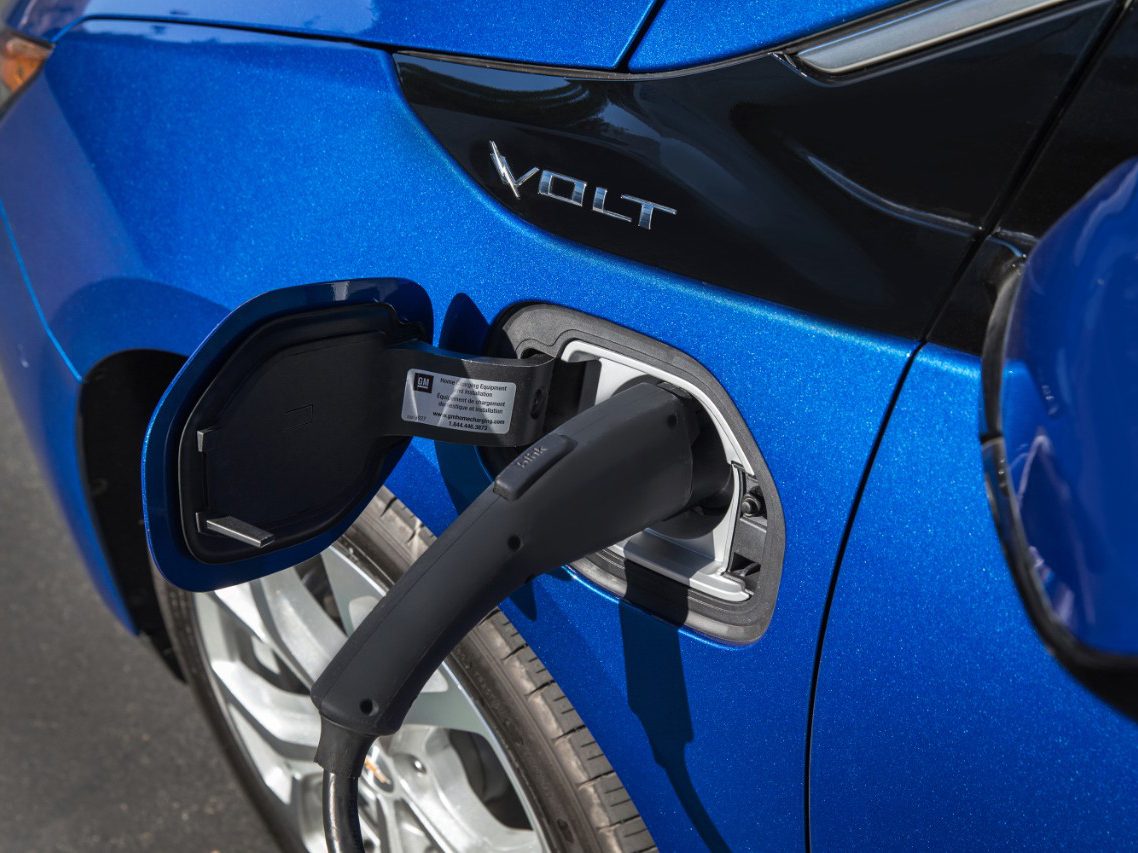5. The 2016 Chevrolet Volt Includes Location-Based Charging