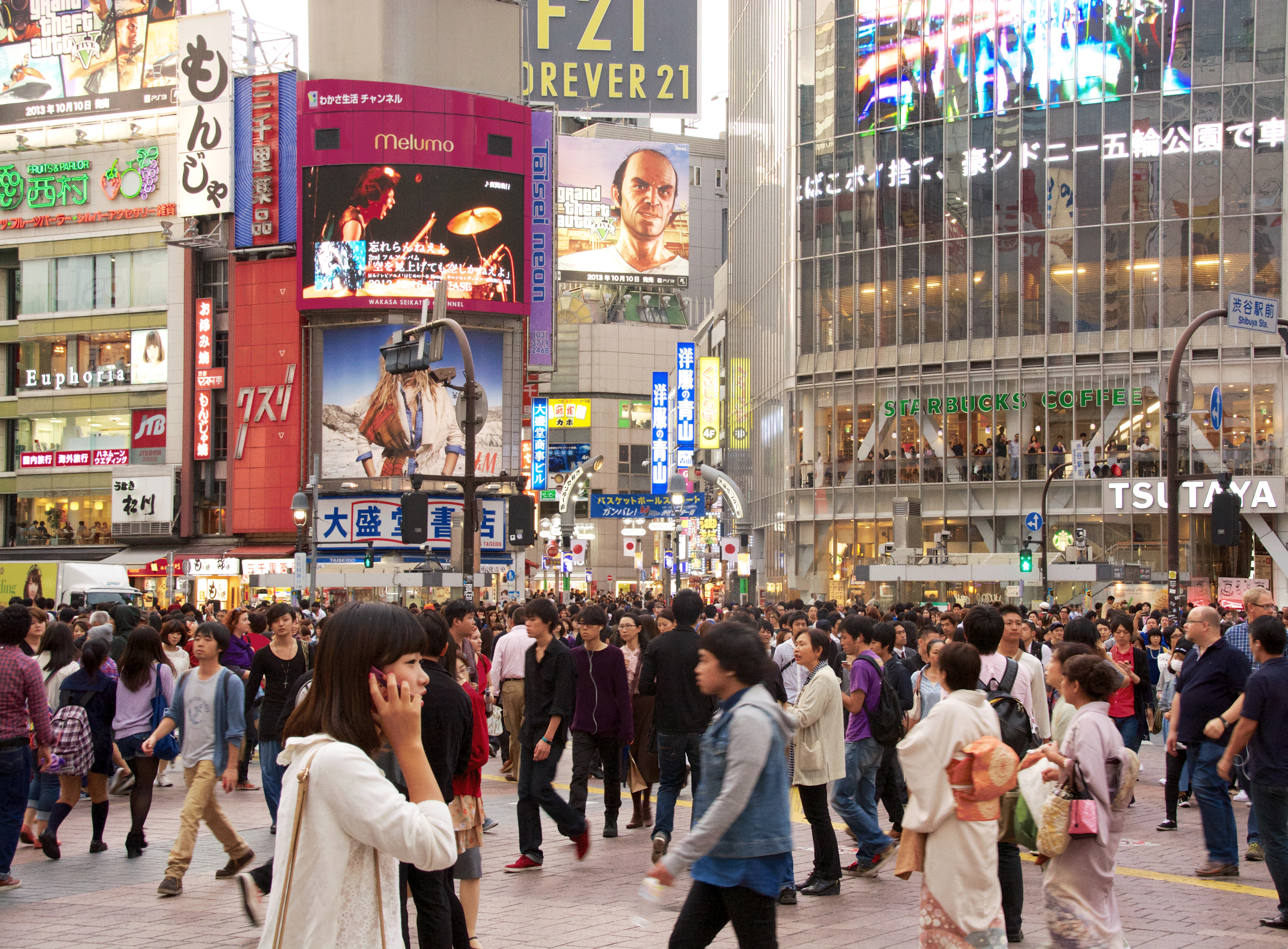 Shibuya Crossing and Hachiko's Statue
