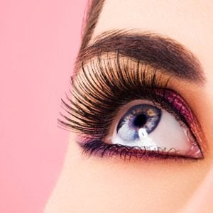 Make-Up Trick #5: Accentuate Your Lashes 