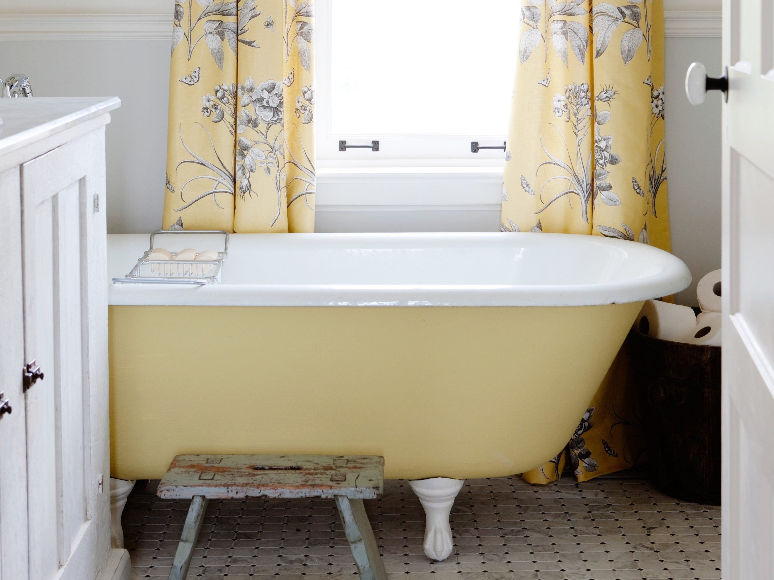 Thrifty decorating tip #4: Breathe new life into an old bathtub