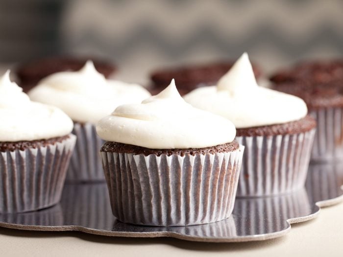 5. Use marshmallows to make cupcake frosting
