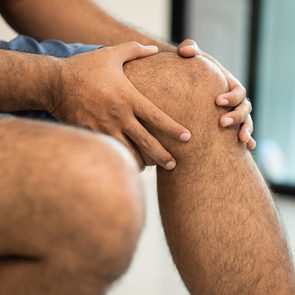 Arthritis myths - man with sore knee