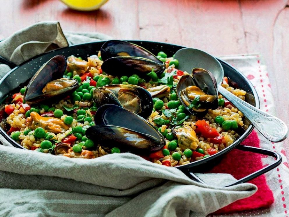 brown-rice-paella-mussels-bell-peppers