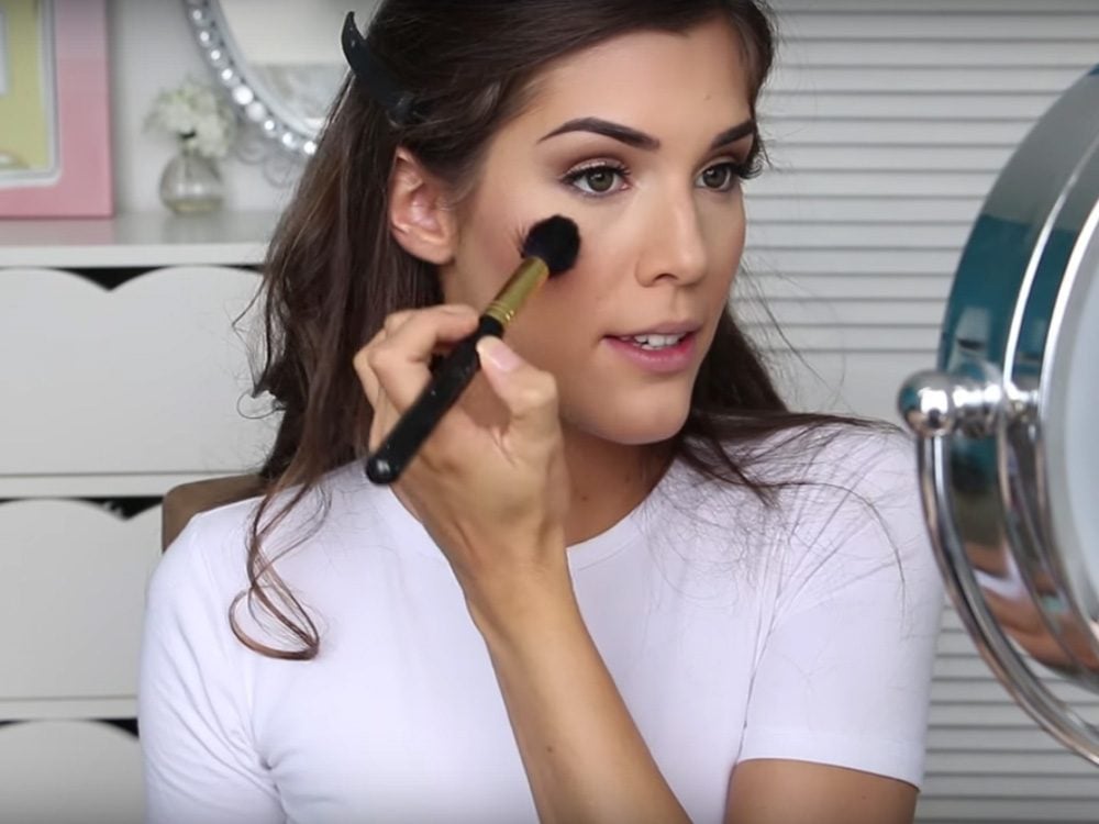 Woman contouring makeup