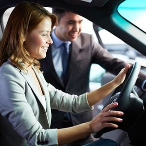 The Best Time to Buy a Car in Canada - car salesman