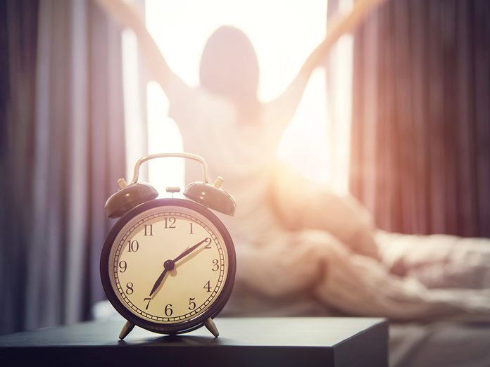How to use the sun to tell time - waking up alarm clock