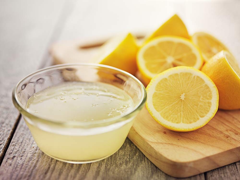 Lemon juice and slices