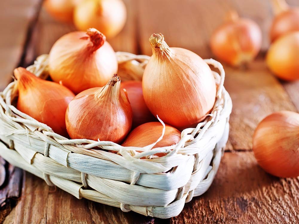 keep food fresh - Onions in a basket