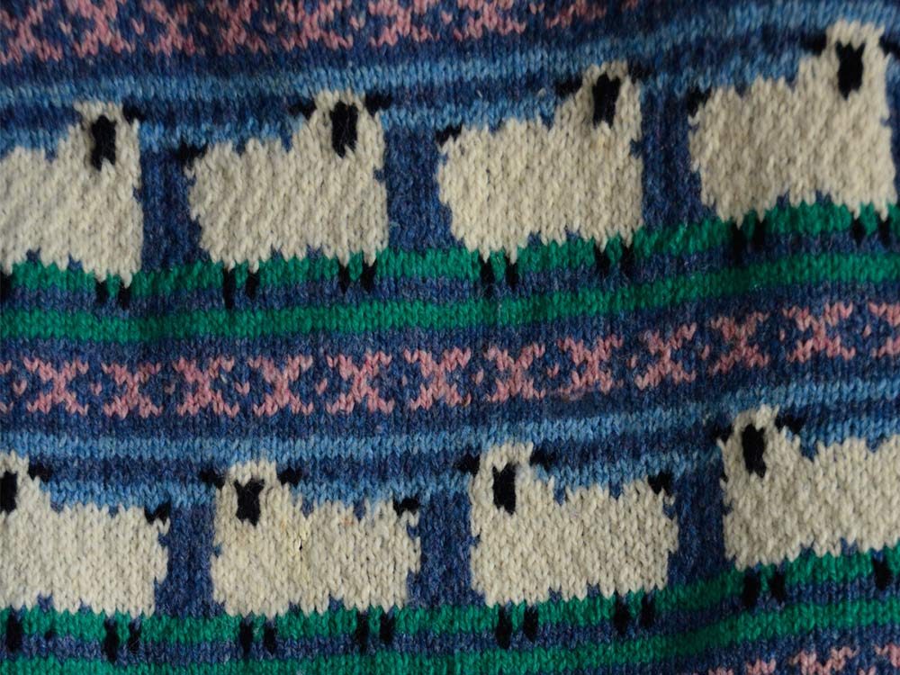 handmade - Wool sweater with sheep design