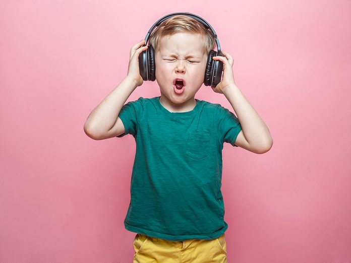 Mom's advice on avoiding noise-induced hearing loss - kid with earphones