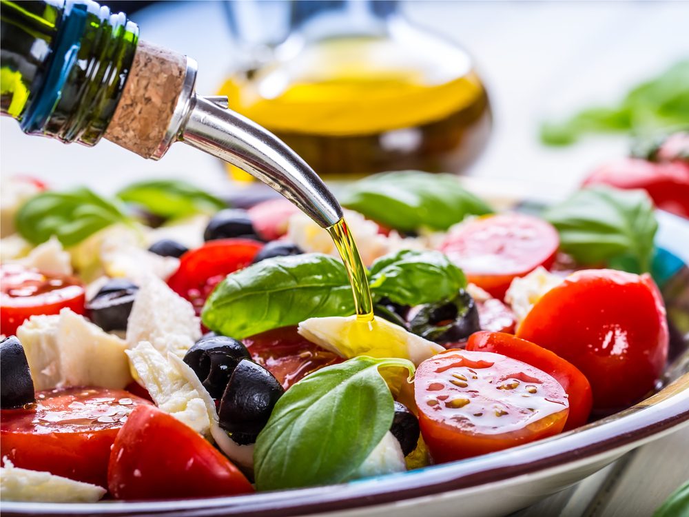 Using an oil dressing is a salad trick that can help you lose more weight
