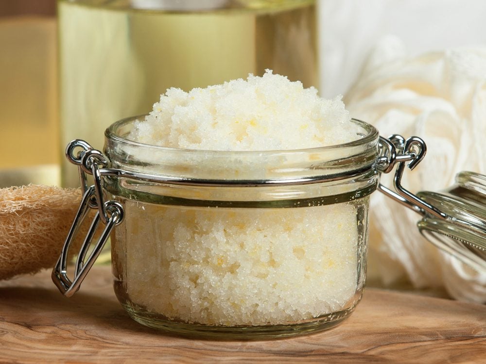 Use coconut oil and sugar scrub as a home remedy to treat blackheads