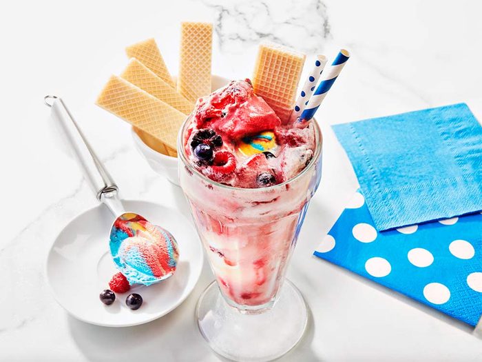 Fruit-flavoured ice cream float