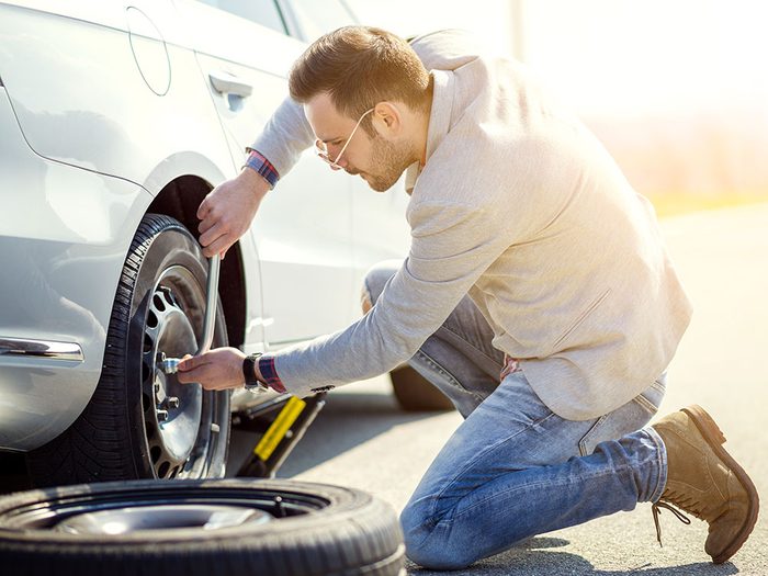 Step by step instructions on how to change a tire