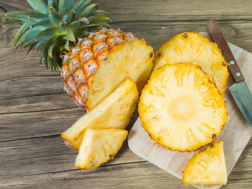 Pineapple core and slices