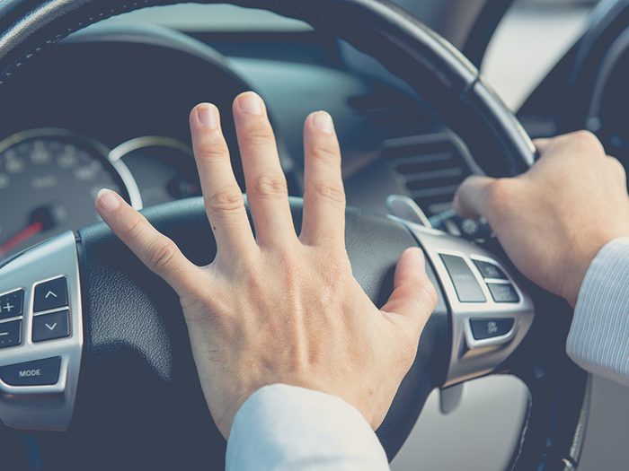 How to deal with road rage - driver honking in car