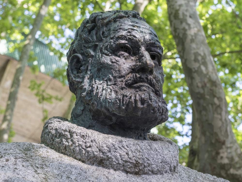 Statue of Ernest Hemingway