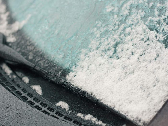 How to defrost your windshield