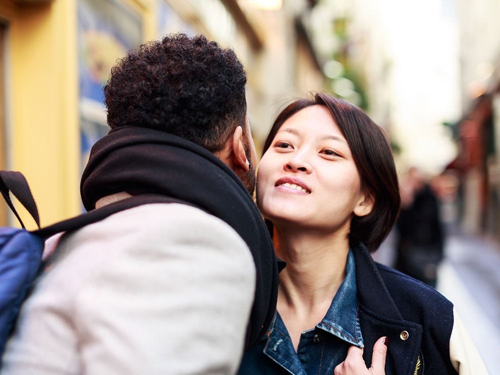 How to greet someone in France