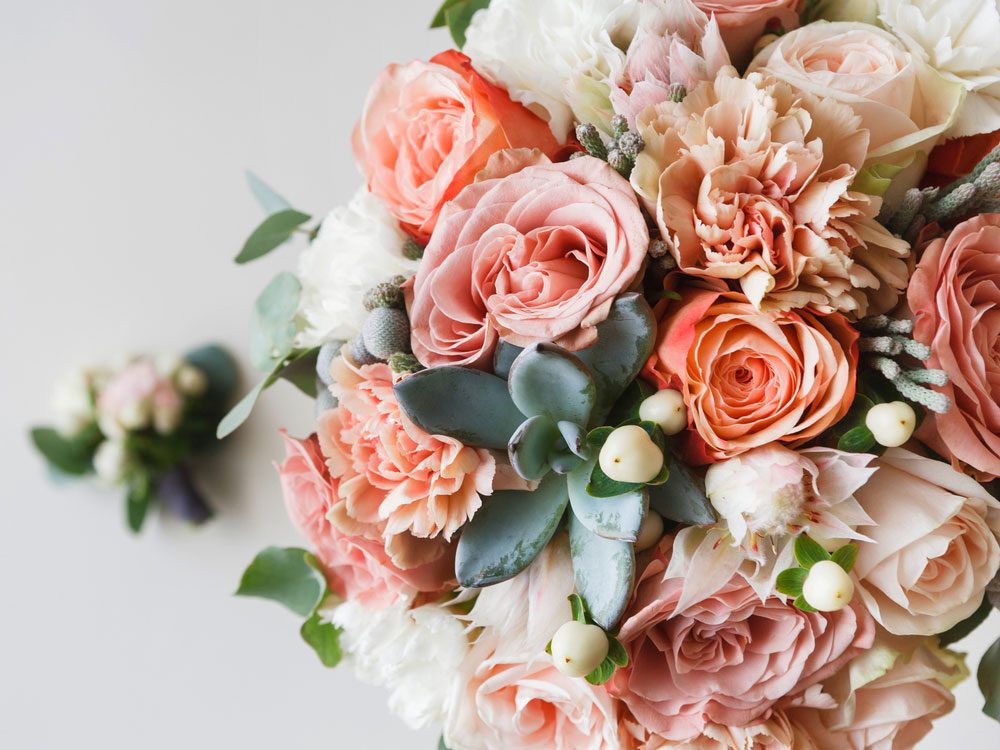 Floral arrangement for wedding
