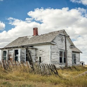 Saskatchewan ghost towns - Abandoned home in Robsart, Saskatchewan