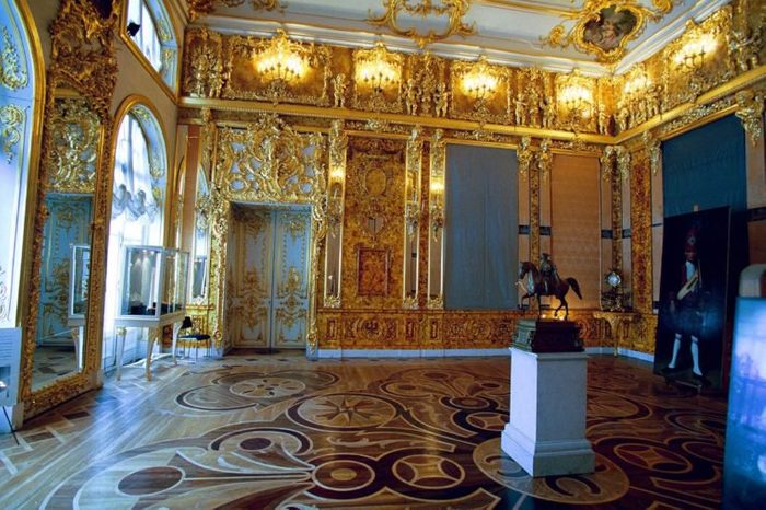 RESTORATION OF THE AMBER ROOM AT PALACE OF CATHERINE THE GREAT , ST PETERSBURG