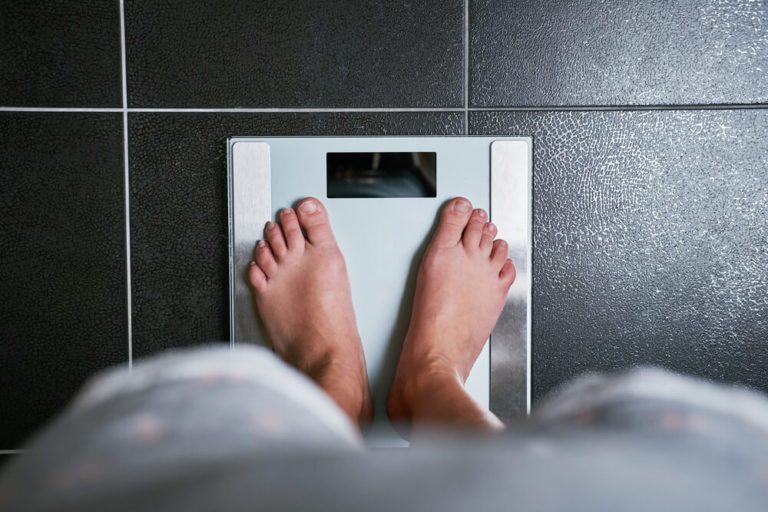 Weigh yourself to avoid holiday weight gain