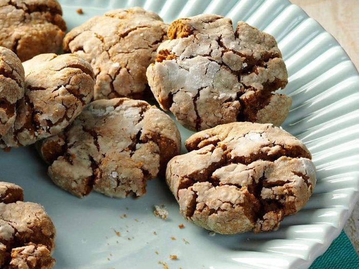 Christmas cookie recipes - Molasses crackle cookies