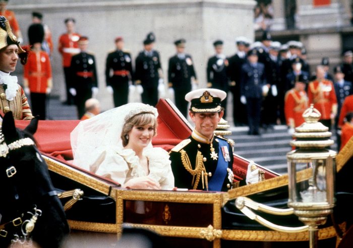 charles and diana's honeymoon - prince charles and princess diana in a carriage