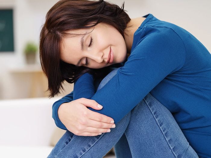 How to get rid of hiccups - hug your knees
