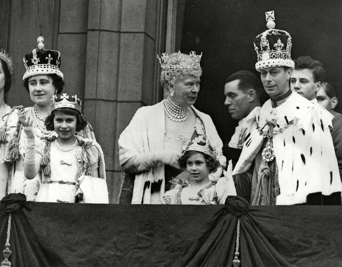 Historical Collection 86 Scene On the Balcony of Buckingham Palace London After the Coronation of King George Vi 12 May 1937 Showing From Left to Right Queen Elizabeth (later the Queen Mother) Princess Elizabeth (later Queen Elizabeth Ii) Queen Mary Princess Margaret and King George 1937