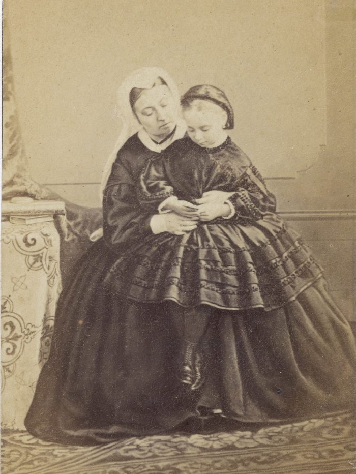 Historical Collection 9 Queen Victoria with Her Youngest Daughter Princess Beatrice (princess Henry of Battenberg 1857-1944) 1819 - 1901