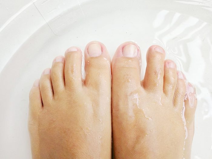 Use vinegar to soften rough feet