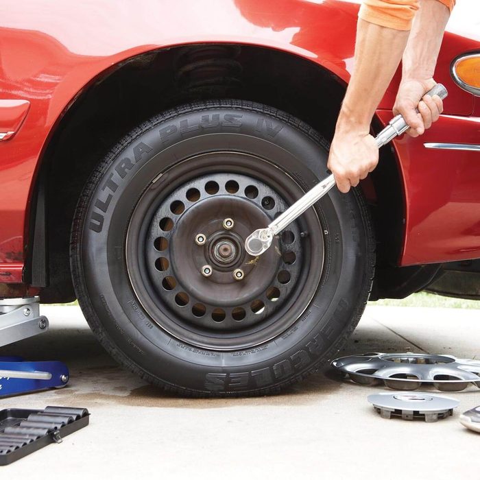 Repairing car tire