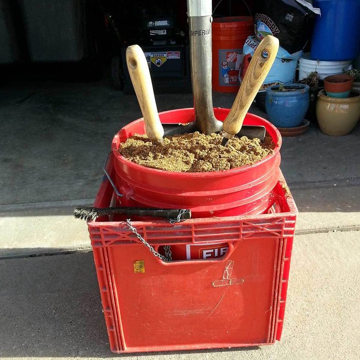 5 gallon bucket No more rusty garden tools