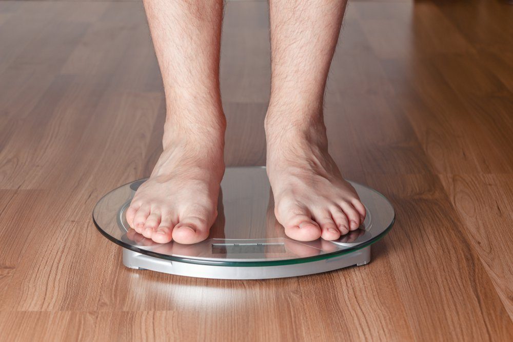 Men's feet on the scales