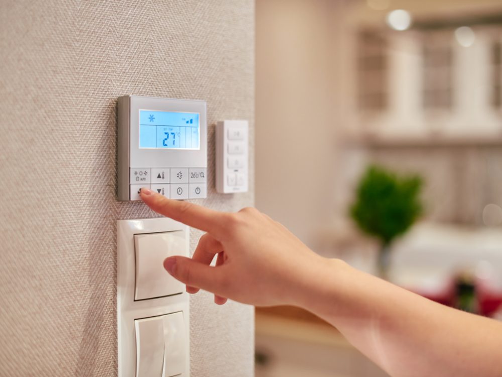 Adjusting thermostat for better sleep