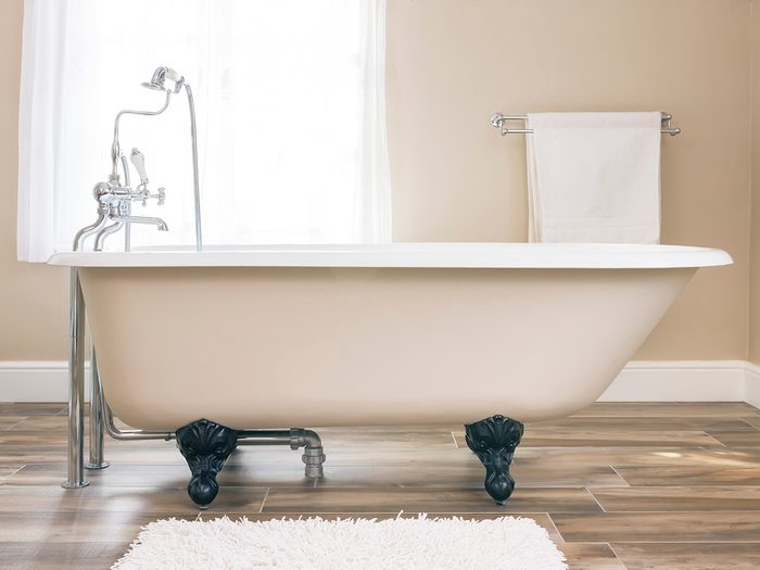 Use ammonia to clean clawfoot enamel bathtub