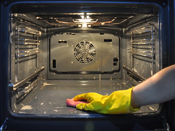 Use ammonia to clean oven