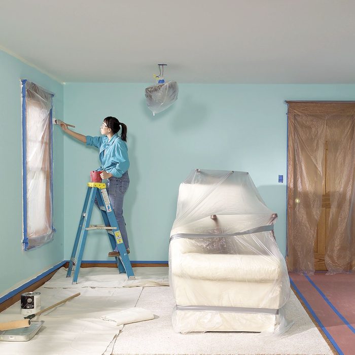 Painting tips - woman painting room