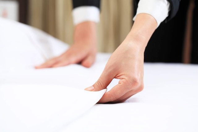 This-Is-the-Real-Reason-Why-Hotels-Use-White-Bedsheets_327603341_Joey-Chung