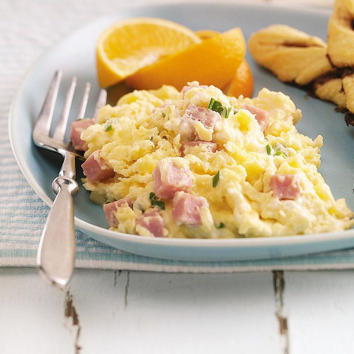 Microwave tricks - Creamy scrambled eggs with ham