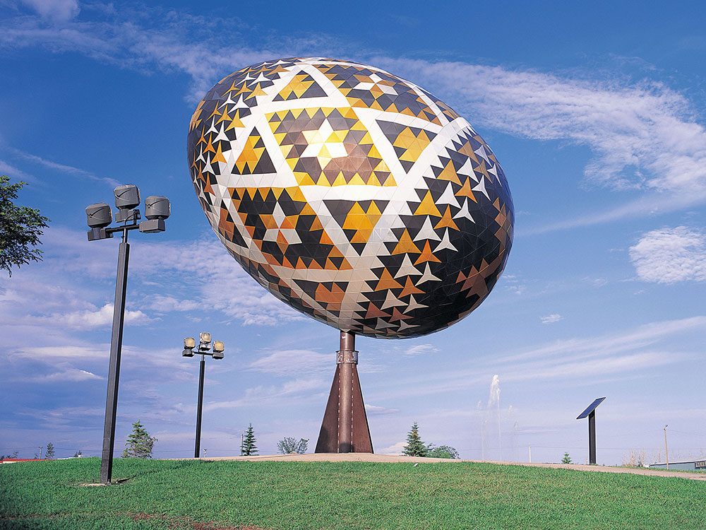 Roadside attractions across Canada - Vegreville Egg